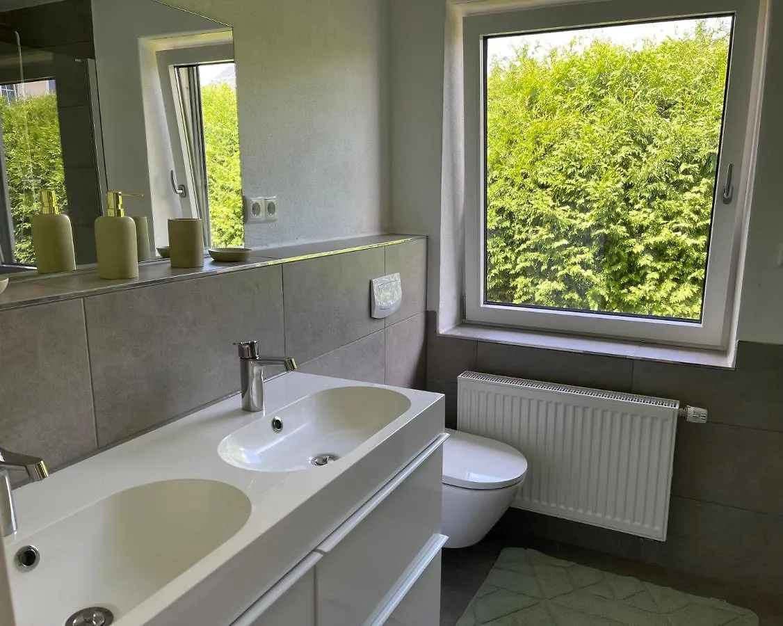 Bungalow In Ruhiger Siedlung Mit Stellplatz 德国